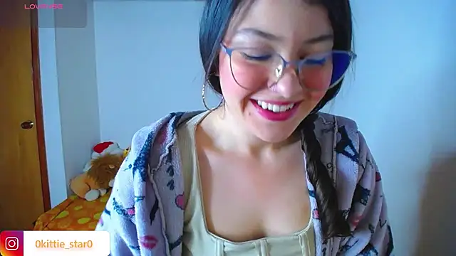 Snapshot of juli05star20 chatting on March 5, 2025, 12:33 pm juli05star20 online show from March 5, 2025, 12:33 pm