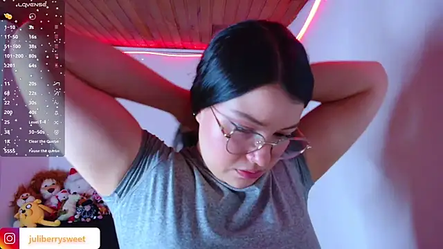 Snapshot of juli05star20 chatting on December 20, 2025, 10:34 pm juli05star20 online show from December 20, 2025, 10:34 pm