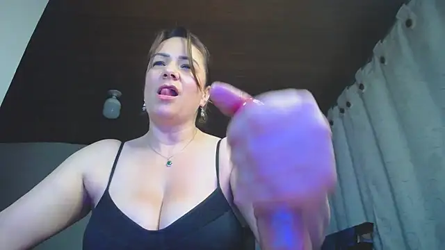 wandarubio online show from February 11, 2026, 3:06 am