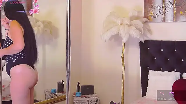 Estheraa online show from November 6, 2025, 5:22 am