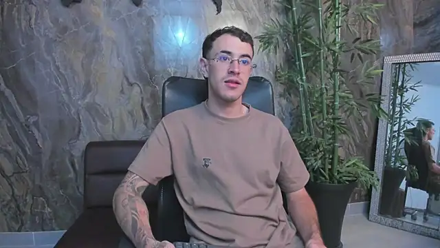 CodyWalkerR online show from April 16, 2026, 11:51 pm