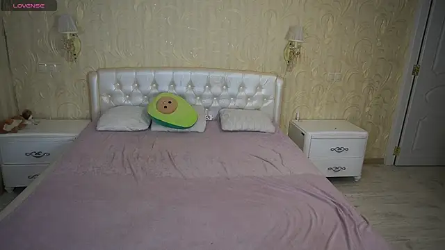 Snapshot of LunaaMayy chatting on November 19, 2025, 10:10 pm LunaaMayy online show from November 19, 2025, 10:10 pm