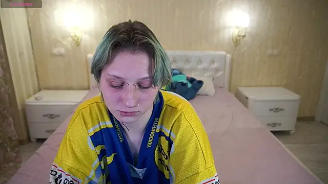 LunaaMayy online show from February 16, 2026, 12:09 am