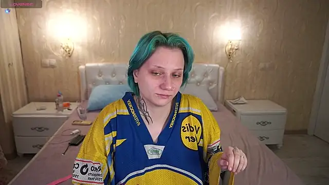 LunaaMayy online show from March 9, 2026, 4:21 pm