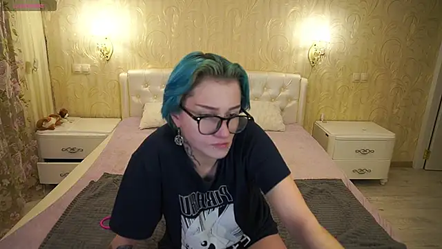 Snapshot of LunaaMayy chatting on November 16, 2025, 10:35 pm LunaaMayy online show from November 16, 2025, 10:35 pm