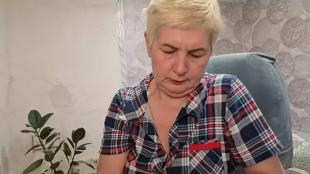 NicoleOlla online show from November 5, 2025, 2:58 am