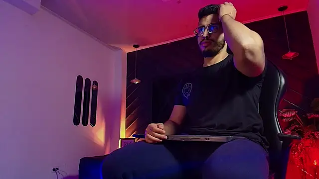 Snapshot of Liam_Kleiin chatting on April 29, 2026, 11:36 am Liam Kleiin online show from April 29, 2026, 11:36 am