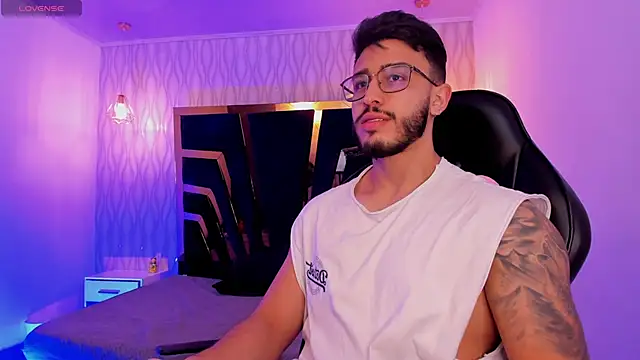 Liam Kleiin online show from December 15, 2025, 11:27 am