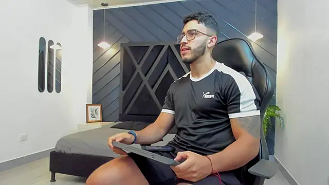 Liam Kleiin online show from October 25, 2025, 11:20 am