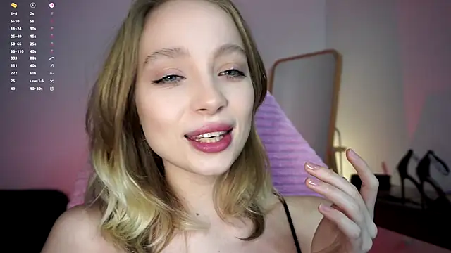 Snapshot of _LISA_BABYMETAL_ chatting on December 15, 2024, 11:45 am LISA BABYMETAL online show from December 15, 2024, 11:45 am