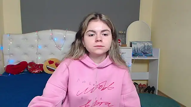 Snapshot of TinaRedly chatting on December 4, 2025, 6:40 pm TinaRedly online show from December 4, 2025, 6:40 pm