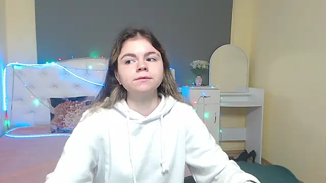 TinaRedly online show from May 9, 2026, 5:22 am