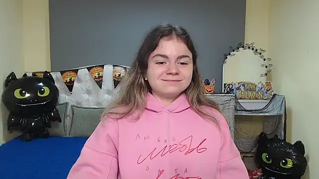 Snapshot of TinaRedly chatting on October 28, 2025, 6:40 pm TinaRedly online show from October 28, 2025, 6:40 pm