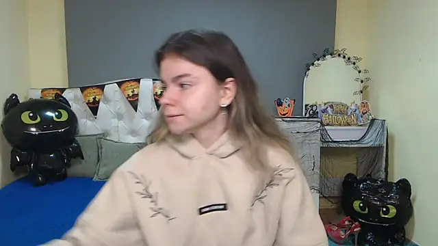 Snapshot of TinaRedly chatting on November 1, 2025, 6:13 pm TinaRedly online show from November 1, 2025, 6:13 pm