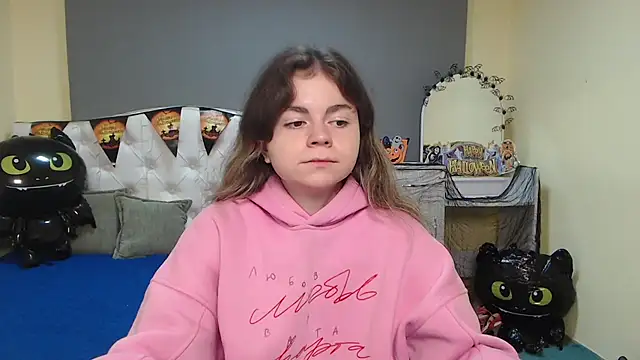 Snapshot of TinaRedly chatting on October 31, 2025, 6:43 am TinaRedly online show from October 31, 2025, 6:43 am