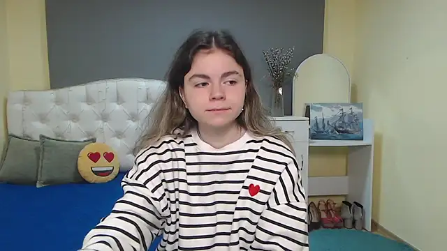 Snapshot of TinaRedly chatting on November 6, 2025, 12:09 pm TinaRedly online show from November 6, 2025, 12:09 pm