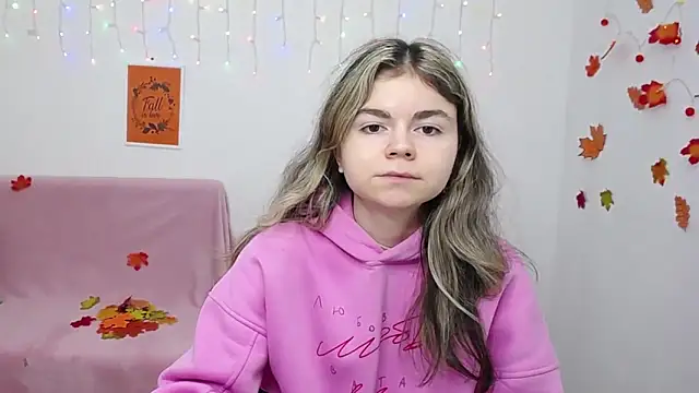 Snapshot of TinaRedly chatting on December 3, 2025, 6:40 pm TinaRedly online show from December 3, 2025, 6:40 pm