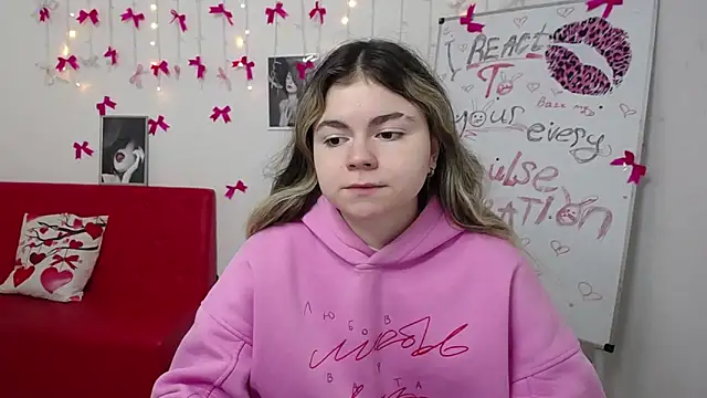 TinaRedly online show from March 22, 2026, 6:20 pm