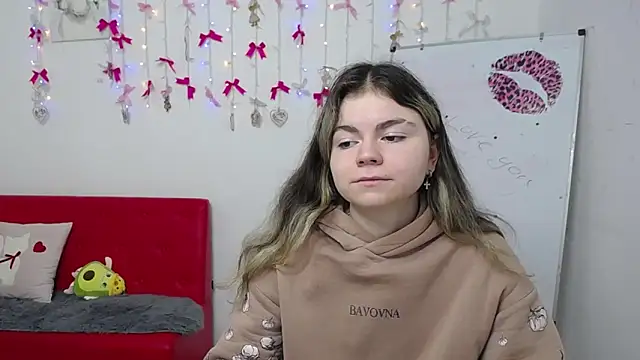 TinaRedly online show from April 17, 2026, 7:55 am