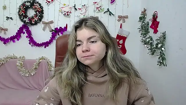 TinaRedly online show from December 22, 2025, 6:41 pm