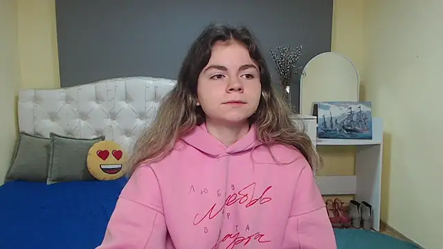 Snapshot of TinaRedly chatting on November 7, 2025, 6:40 am TinaRedly online show from November 7, 2025, 6:40 am