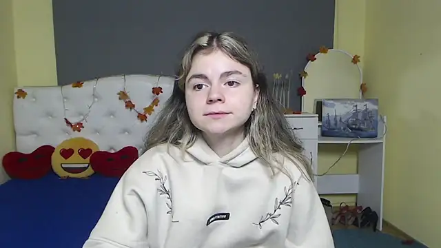 Snapshot of TinaRedly chatting on November 16, 2025, 6:45 pm TinaRedly online show from November 16, 2025, 6:45 pm