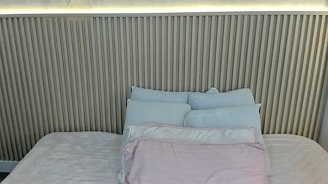 charlottebrowns  online show from February 24, 2026, 12:17 pm