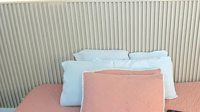 charlottebrowns  online show from September 18, 2025, 12:19 pm