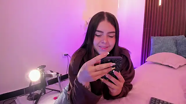 ArianaBaker online show from February 6, 2026, 1:40 pm