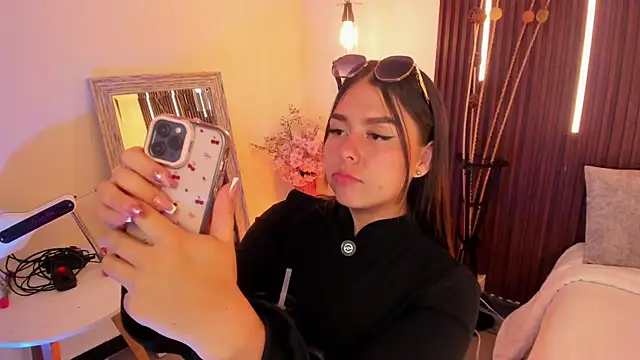 ArianaBaker online show from April 16, 2026, 9:39 pm