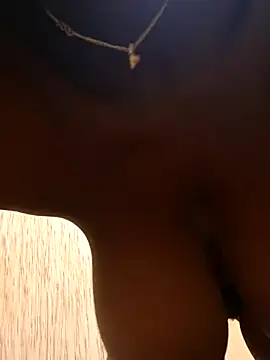 Snapshot of Swirly_blac chatting on December 15, 2025, 5:57 am Swirly blac online show from December 15, 2025, 5:57 am