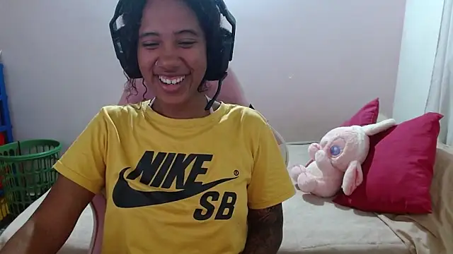 Snapshot of TiffanyRoouse chatting on March 17, 2025, 11:57 pm TiffanyRoouse online show from March 17, 2025, 11:57 pm