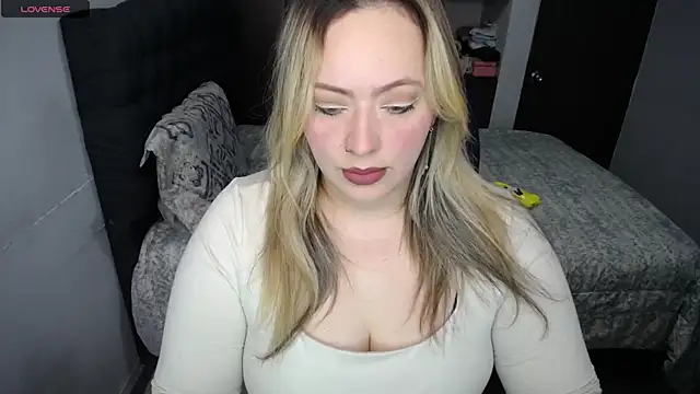 Snapshot of Valentina_St chatting on October 28, 2025, 9:14 pm Valentina St online show from October 28, 2025, 9:14 pm