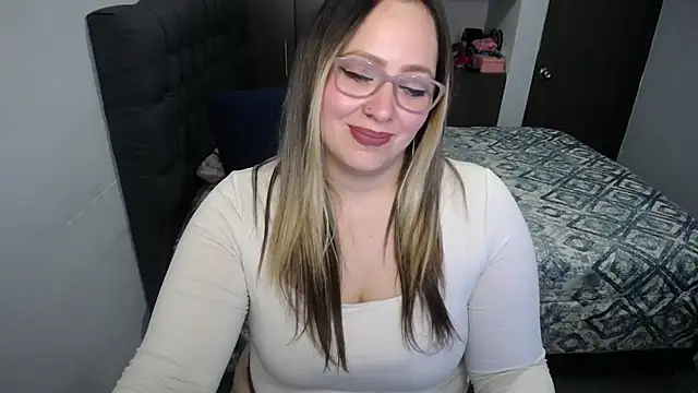 Snapshot of Valentina_St chatting on March 23, 2025, 2:04 am Valentina St online show from March 23, 2025, 2:04 am