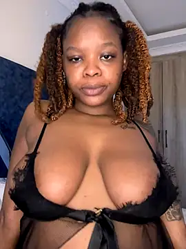 Snapshot of SexxyLunar chatting on December 1, 2025, 12:11 am SexxyLunar online show from December 1, 2025, 12:11 am