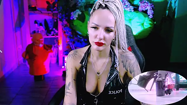 Snapshot of MonicaMaxwel chatting on December 2, 2025, 11:12 am MonicaMaxwel online show from December 2, 2025, 11:12 am