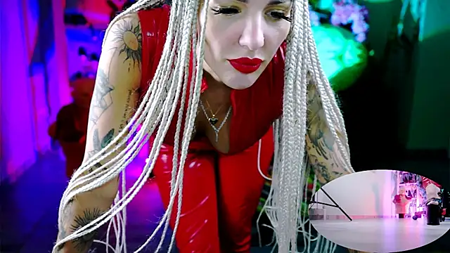 Snapshot of MonicaMaxwel chatting on December 4, 2025, 10:47 am MonicaMaxwel online show from December 4, 2025, 10:47 am