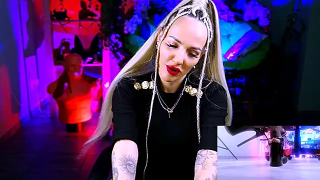 Snapshot of MonicaMaxwel chatting on November 3, 2025, 11:14 am MonicaMaxwel online show from November 3, 2025, 11:14 am