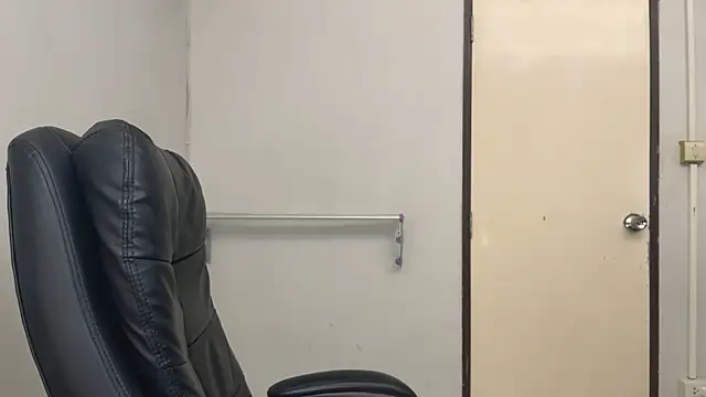 Snapshot of SassyJessi chatting on December 1, 2025, 4:13 am SassyJessi online show from December 1, 2025, 4:13 am