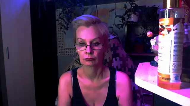 HelgaHimmell online show from April 11, 2026, 10:57 pm