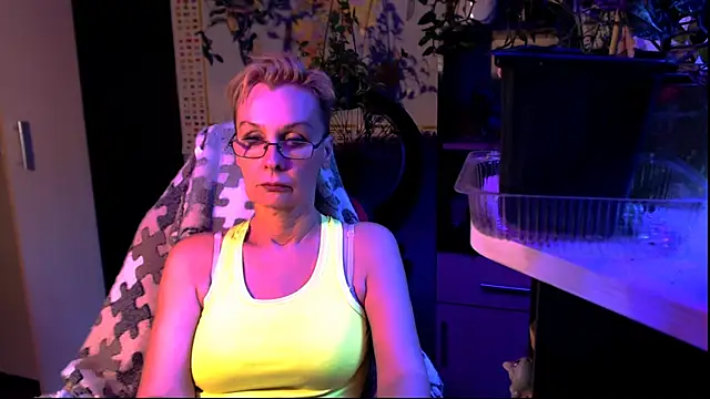 HelgaHimmell online show from June 10, 2026, 6:09 pm