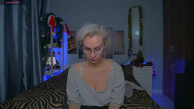 Snapshot of HelgaHimmell chatting on January 5, 2025, 12:42 am HelgaHimmell online show from January 5, 2025, 12:42 am