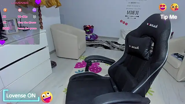 GlossyDiamondX online show from March 17, 2026, 5:10 am