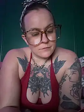 Snapshot of quinnmariexo chatting on April 19, 2026, 1:39 am quinnmariexo online show from April 19, 2026, 1:39 am