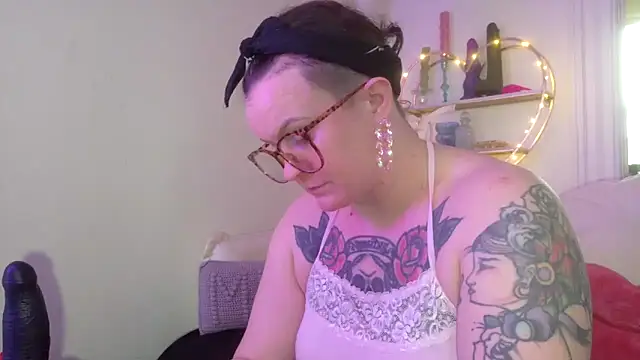 quinnmariexo online show from March 5, 2026, 9:22 pm