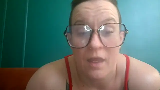 Snapshot of quinnmariexo chatting on October 22, 2025, 2:27 pm quinnmariexo online show from October 22, 2025, 2:27 pm