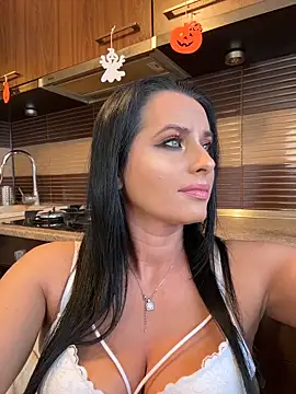 Snapshot of Hotmomcheckk_ chatting on November 8, 2025, 9:24 am Hotmomcheckk online show from November 8, 2025, 9:24 am