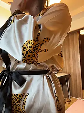 Snapshot of Hotmomcheckk_ chatting on November 28, 2025, 11:43 am Hotmomcheckk online show from November 28, 2025, 11:43 am