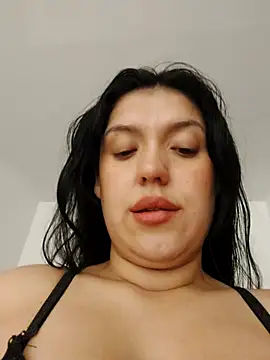 Sophie-hatter online show from March 17, 2025, 8:30 pm