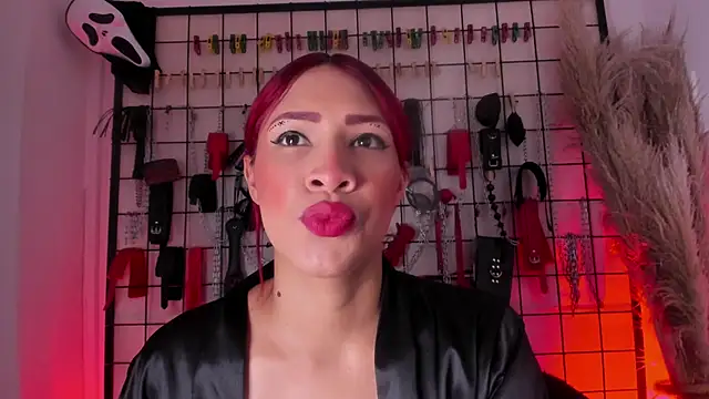 charrlotte quinn online show from November 8, 2025, 3:48 pm